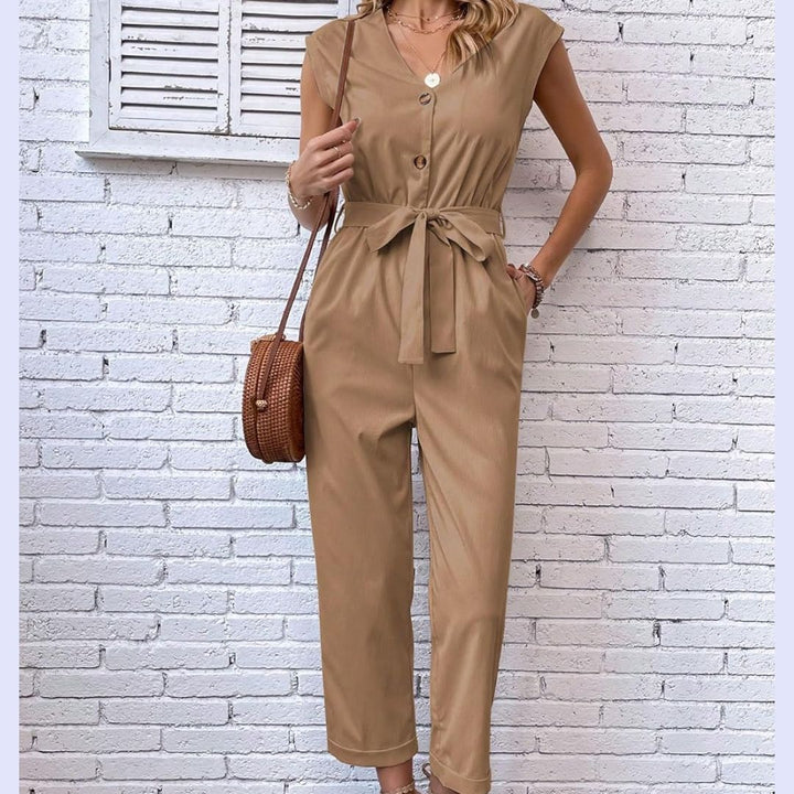 "Elegante V-hals dames jumpsuit, kort en luchtig, met trendy korte mouwen en cropped broeklengte, ideaal voor zomer"