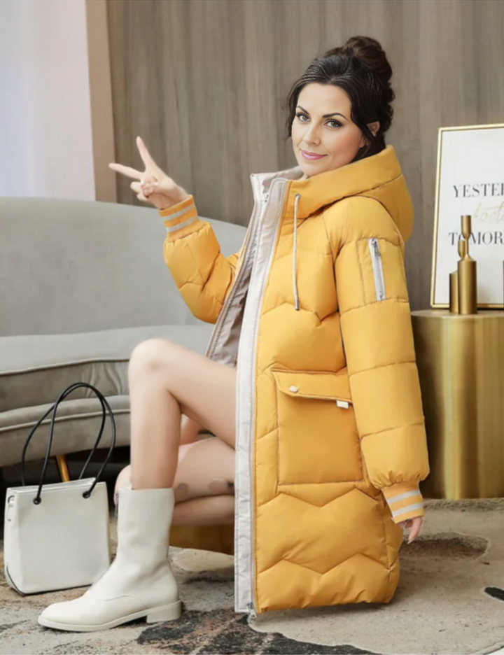 "Elegante warme winterparka voor vrouwen, getailleerd met thermische isolatie en zachte capuchon in lichtgroen."