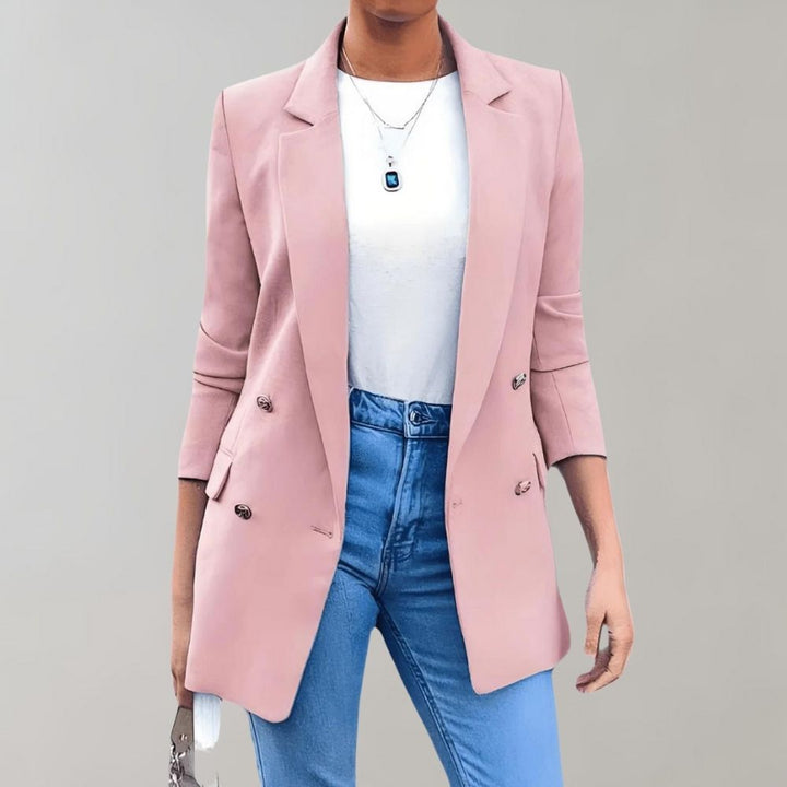 Stijlvolle roze dames blazer. Comfortabele en veelzijdige dameskleding voor een modieuze uitstraling.