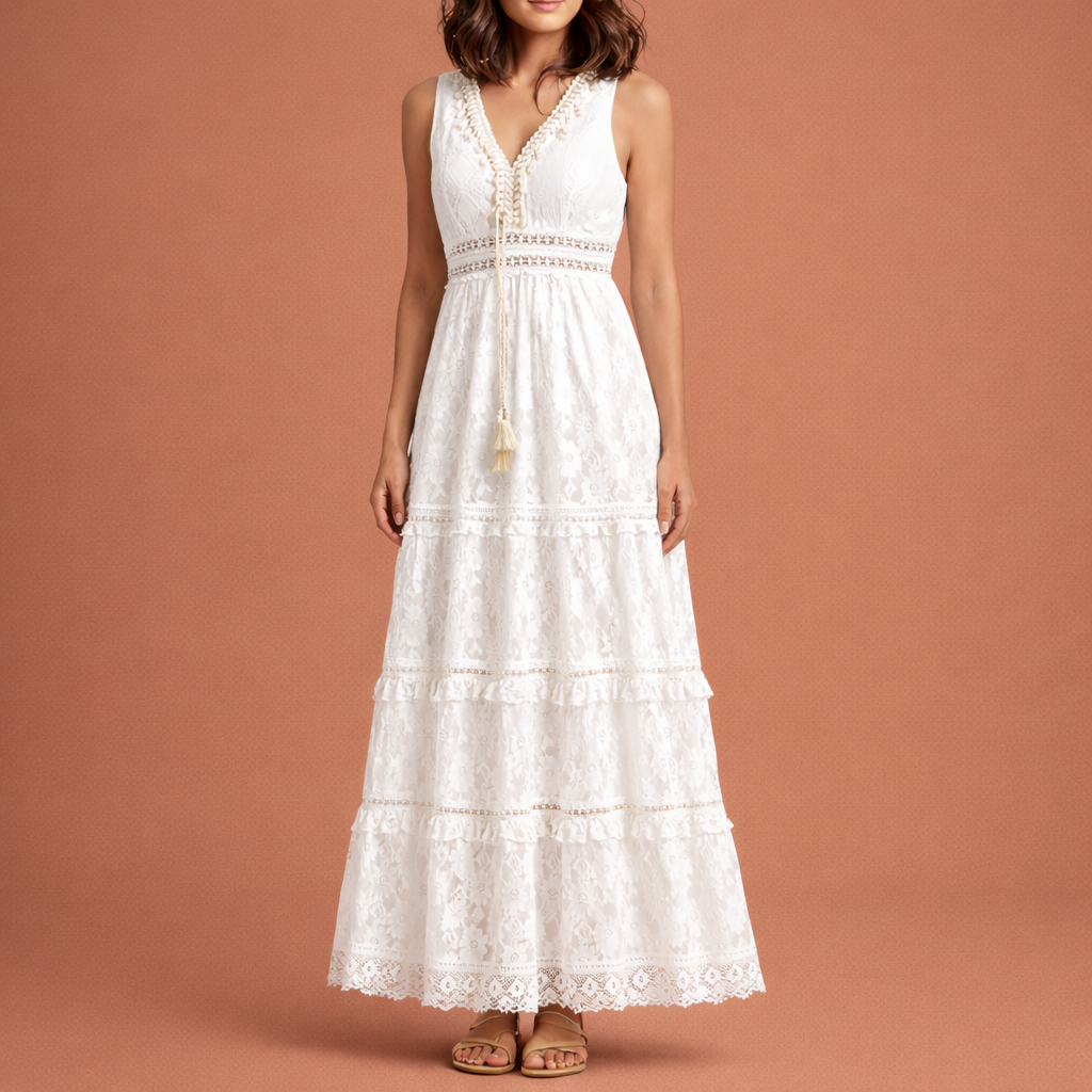 Elegante witte dames boho maxi jurk met diepe V-hals en split, perfect als zomer- of strandjurk.