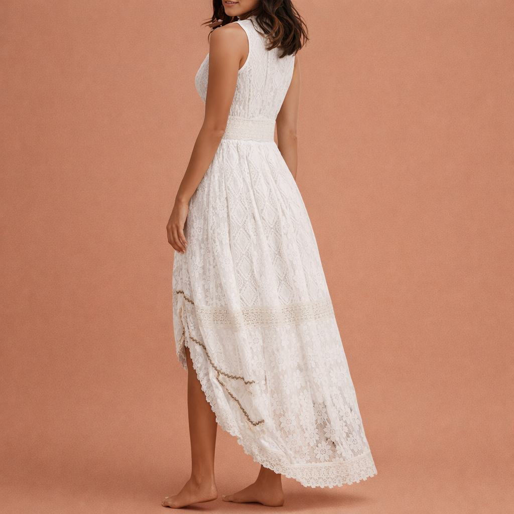 Lange beige boho maxi jurk voor dames met split en V-hals, ideaal voor festivals of een casual zomerdag.