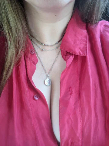 Elegant zilveren drievoudige ketting, minimalistisch ontwerp, perfect voor elke gelegenheid.