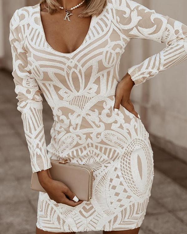Elegante zwarte Dames Bodycon Jurk Valerine met V-hals, perfect voor feestjes en avonden. Accentueert het figuur.