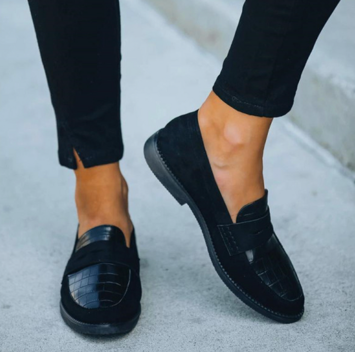 Tijdloze zwarte dames loafers, perfecte veelzijdige schoenen die comfort en elegante stijl combineren.