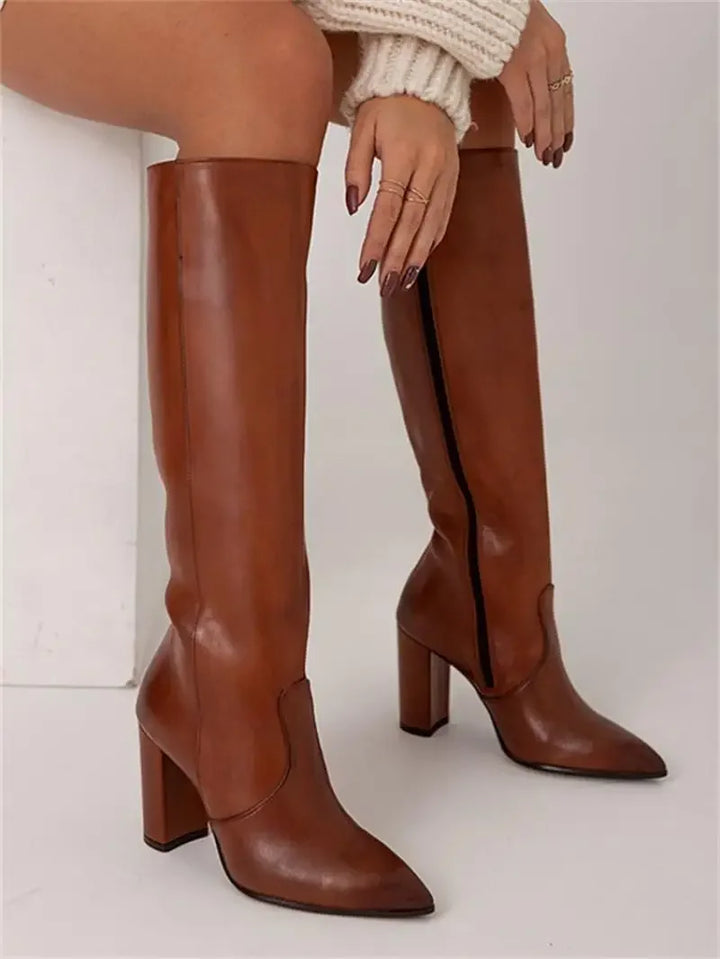Elegante zwarte dameslaarzen, stijlvol en comfortabel voor elke gelegenheid. Modieuze damesschoenen.