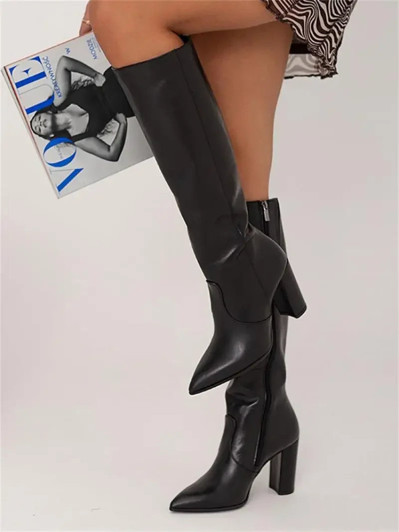 Trendy dameslaarzen, elegant en modieus. Perfecte combinatie van stijl en comfort in damesschoenen.