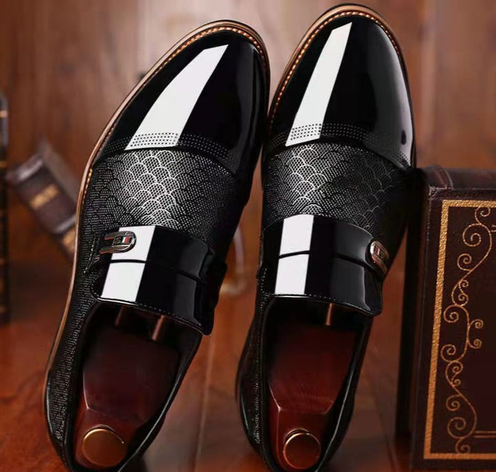 Zwarte heren instapschoenen, ideaal als elegante pakschoenen of comfortabele formele schoenen voor elke man.