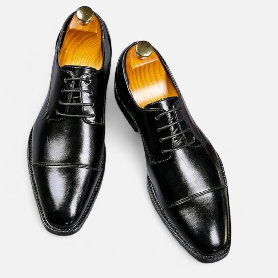 Comfortabele bruine heren oxford schoenen. Stijlvol en veelzijdig voor zowel zakelijk als formele outfits. Mannenmode.