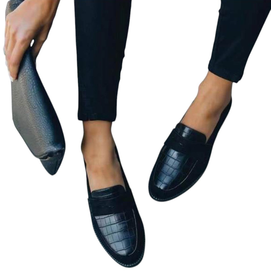 Elegante zwarte leren loafers voor dames met gladde afwerking, stijlvol en comfortabel, veelzijdig en tijdloos ontwerp.
