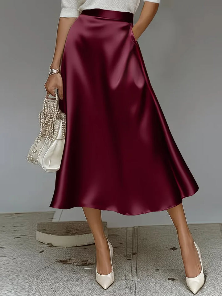 Comfortabele en elegante satijnen damesrok in terra. Midi lengte, hoge taille voor veelzijdige stijl.