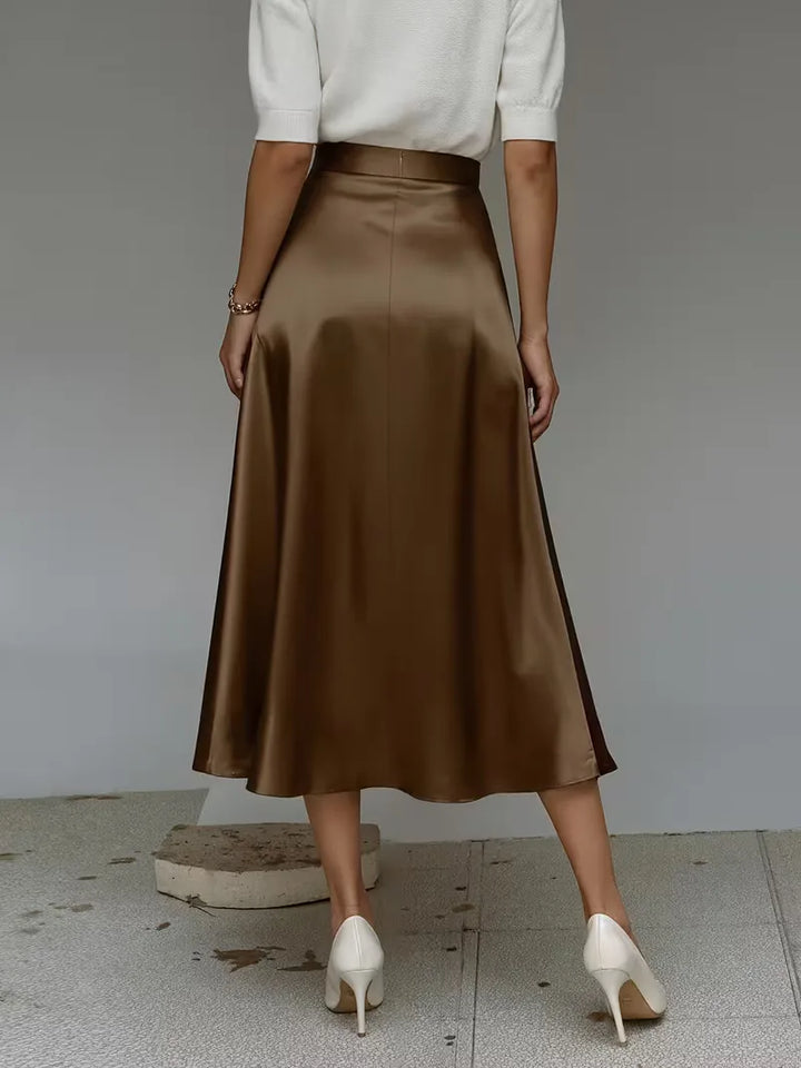 Chique hoogtaille satijnen midirok in turquoise. Perfect voor de zomerrok collectie van elke dame.