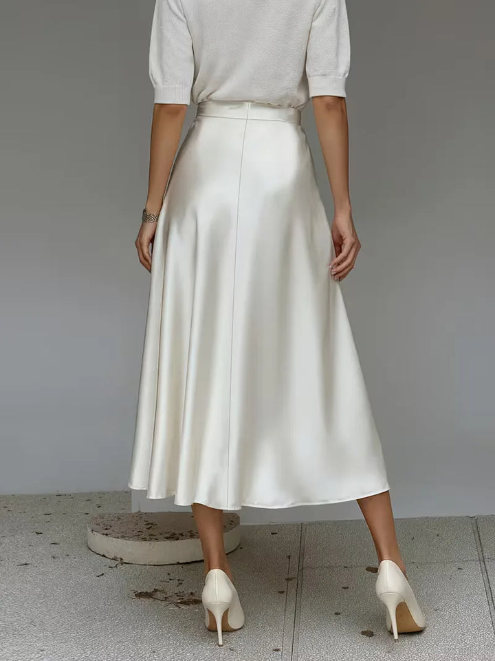 Casual chique satijnen damesrok in koraal, hoge taille. Perfecte midi rok voor zomerse dagen.