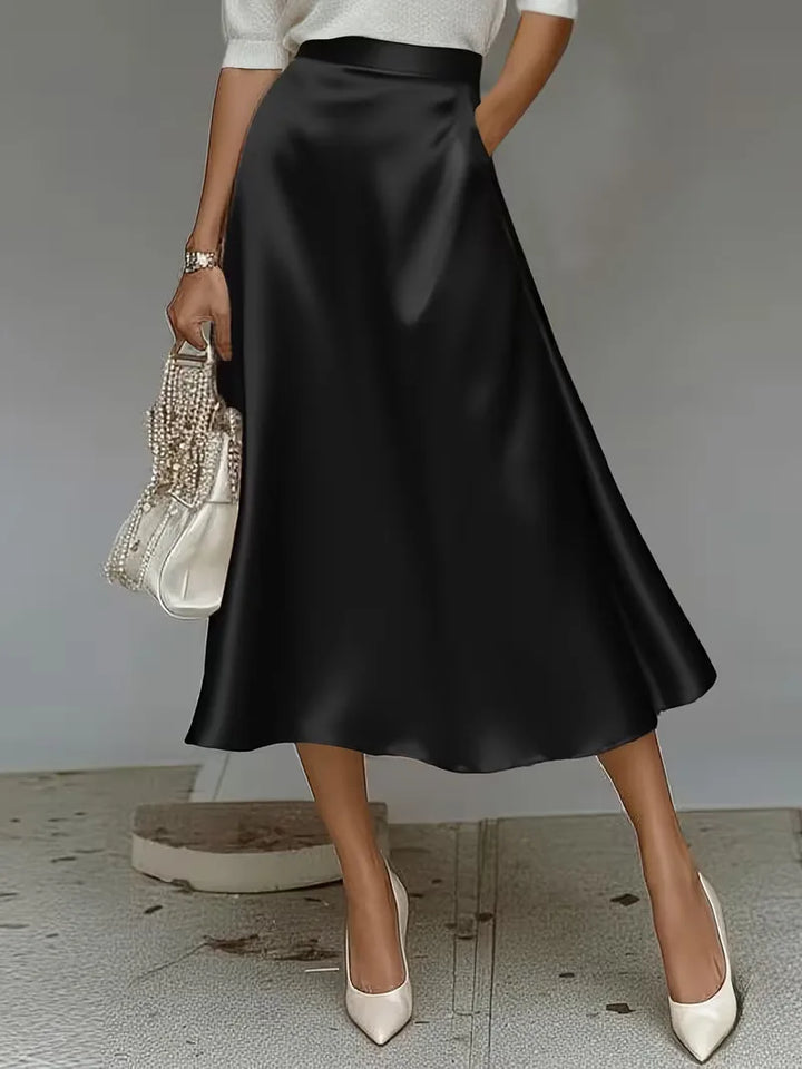 Klassieke hoogtaille satijnen midirok in crème, elegant voor dames en geschikt voor elke gelegenheid.