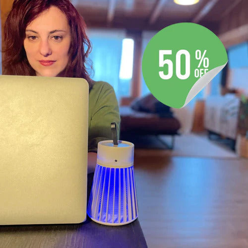 Elektrische UV-muggenverdelger, moderne witte lamp, geschikt voor binnen en buiten, trekt insecten aan met UV-licht.