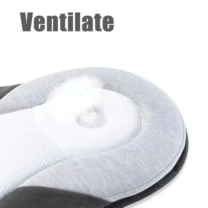 Zijaanzicht van het ademende babyslaapkussen, perfect voor veilige slaap en comfort.
