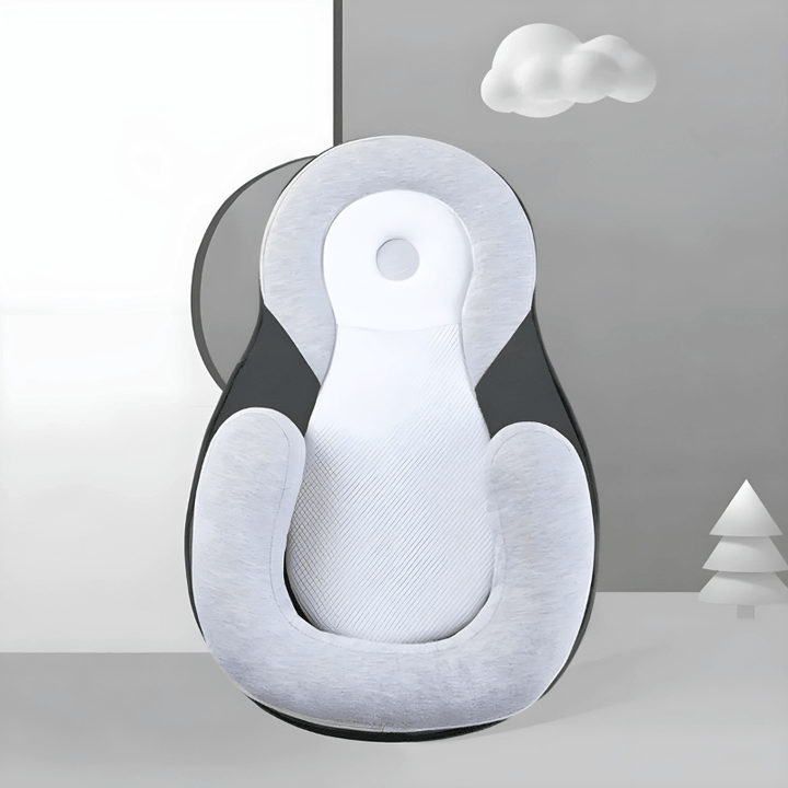 Veilig babyslaapkussen in een rustgevende babykamer, bevordert ergonomische slaap.