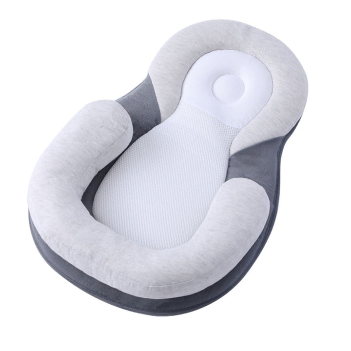 Optimale ondersteuning voor baby's hoofd met dit ergonomische en veilige slaapkussen.
