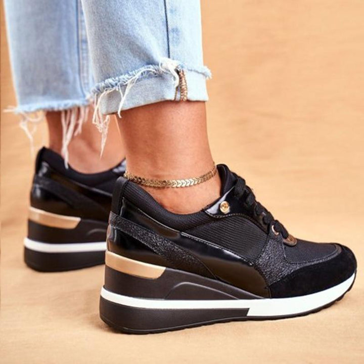Zilveren comfortschoenen dames, ergonomisch en stijlvol, met ademend bovenwerk voor de hele dag.