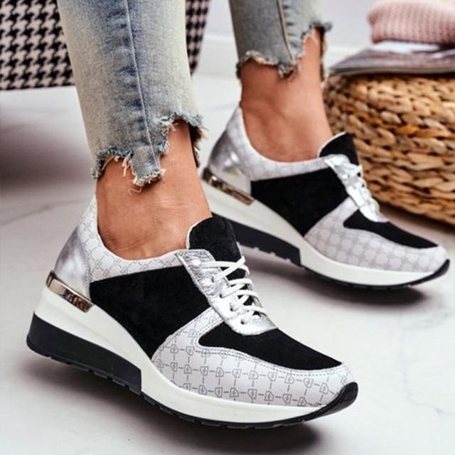 Moderne casual damesschoenen met ergonomisch comfortsysteem, beschikbaar in goud, zwart en zilver.