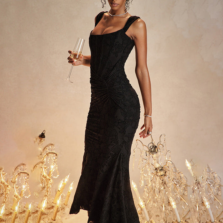 "Evelina fishtail maxi jurk, elegant design, slank silhouet, luxueus, ideaal voor gala's en bruiloften, dameskleding."