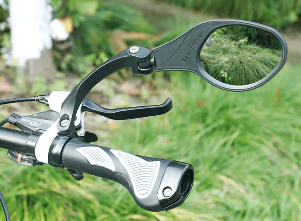 Fiets achteruitkijkspiegel met verstelbare hoek en brede reflector voor optimale veiligheid.