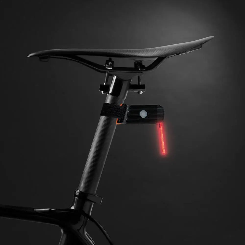 Fietsachterlicht LED rood, USB oplaadbaar, voor optimale fietsveiligheid, gemonteerd op zadelpen.