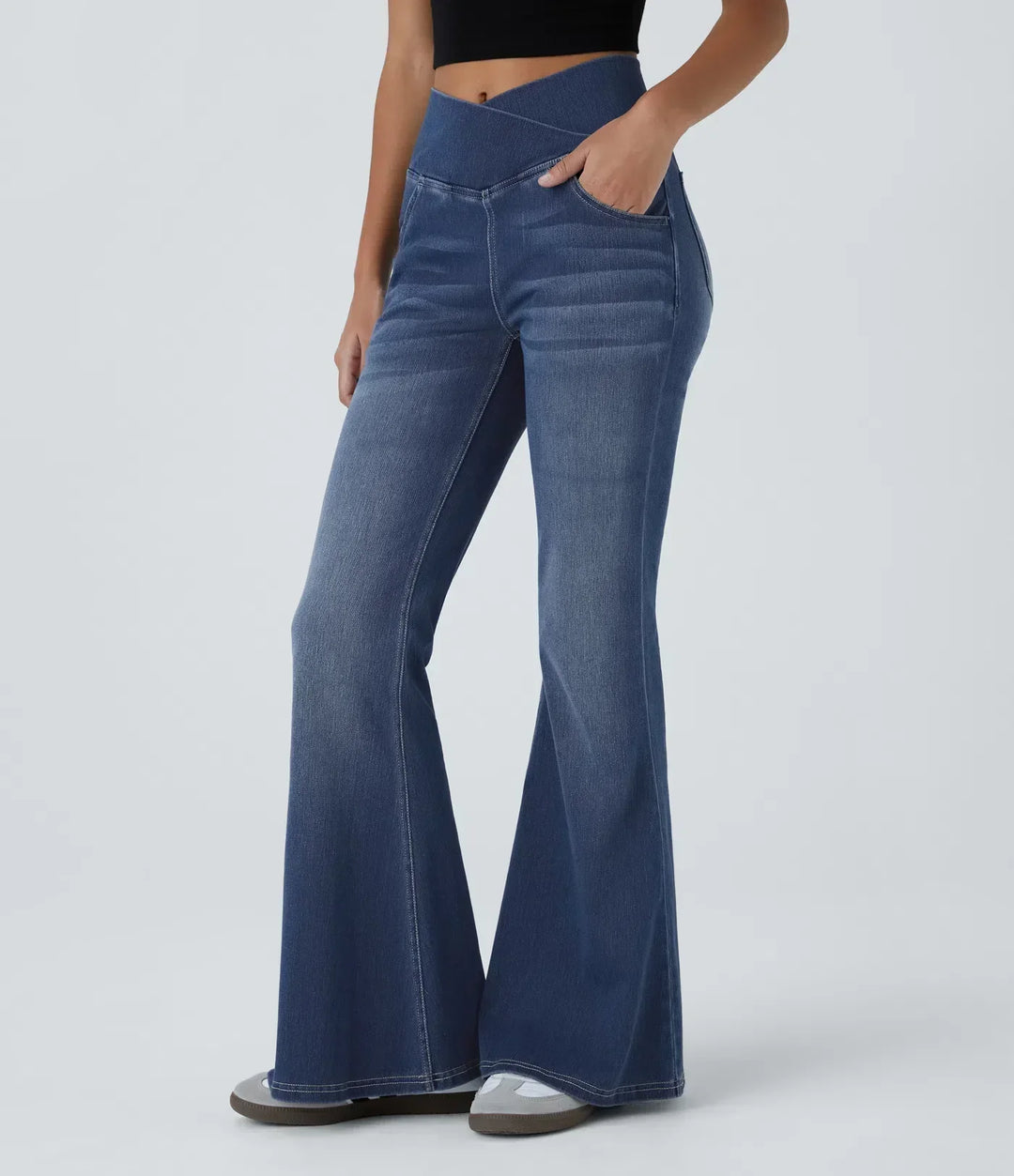 Flared jeans met hoge taille, elastisch, comfortabel en ademend, accentueert het figuur, ideaal voor elke gelegenheid.