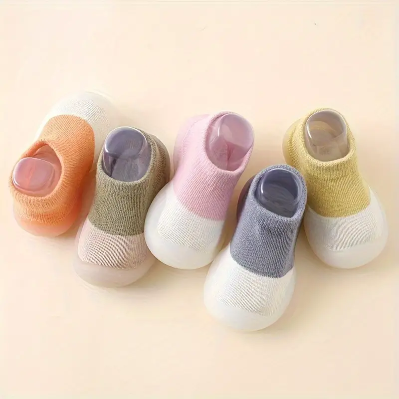 Kinderschoenen voor peuters, blauw, met flexibel bovenwerk voor comfortabel blotevoetengevoel.