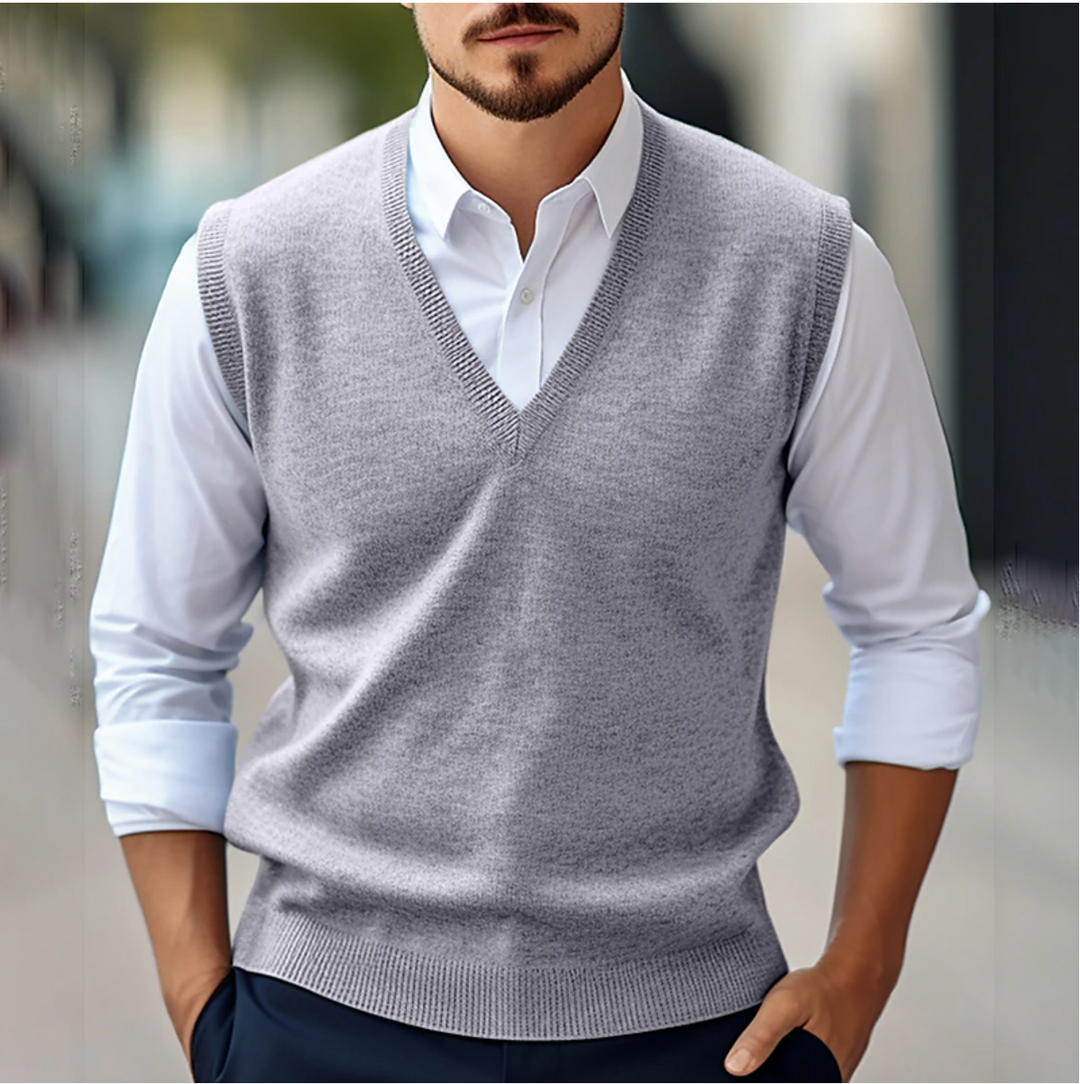 Comfortabele heren gebreide V-hals trui zonder mouwen, ideaal voor een relaxte casual look in lente of herfst.