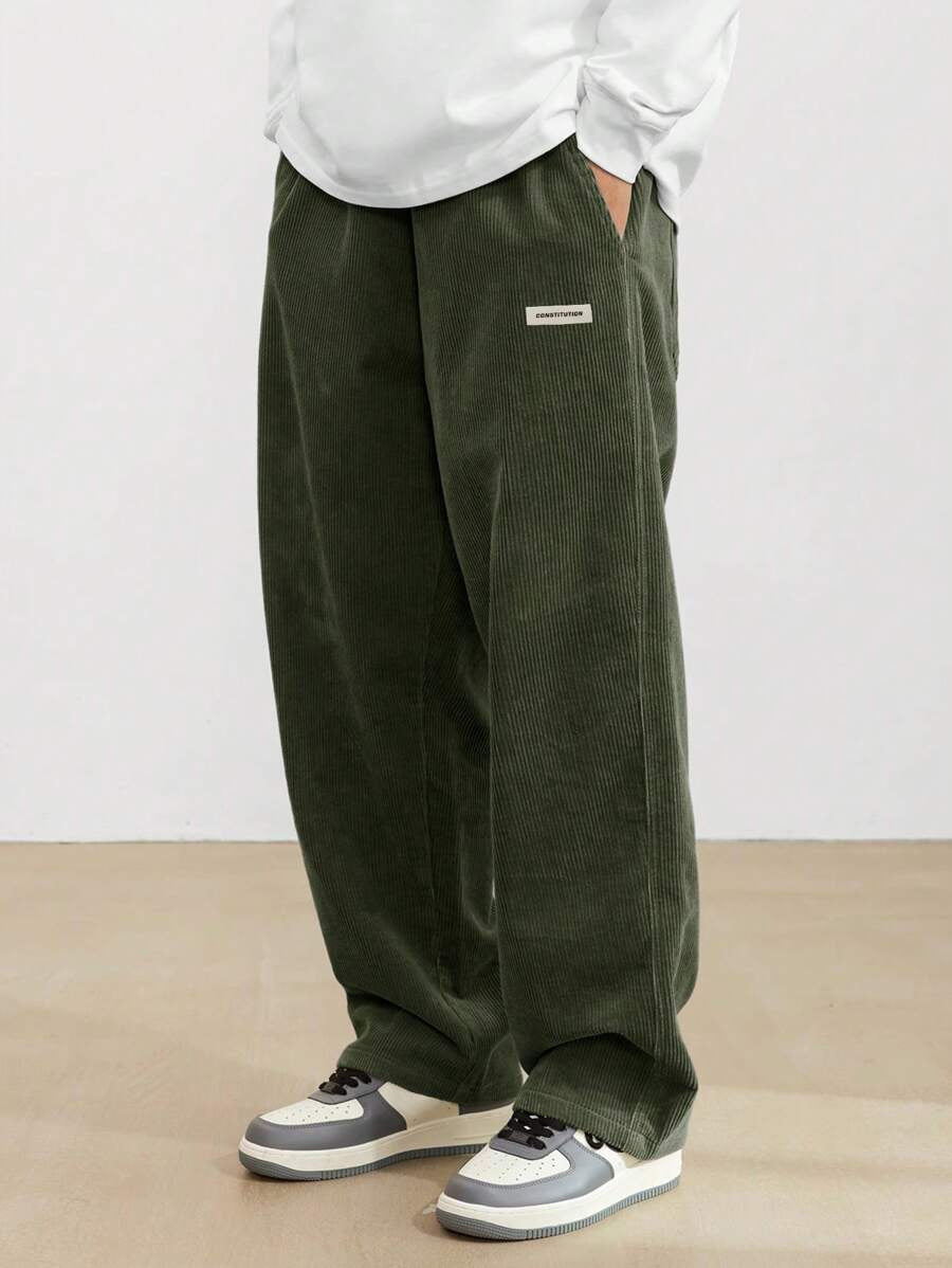 Heren corduroy broek loose-fit met rechte pijp in casual stijl. Comfortabele streetwear herenmode.