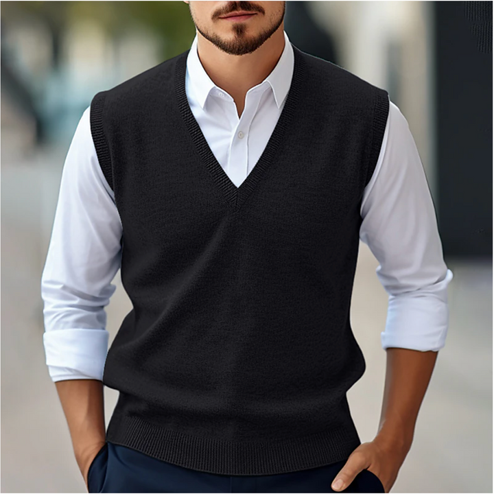 Nette gebreide heren mouwloze V-hals trui in een effen kleur, comfortabel en veelzijdig voor casual of smart casual dragen.