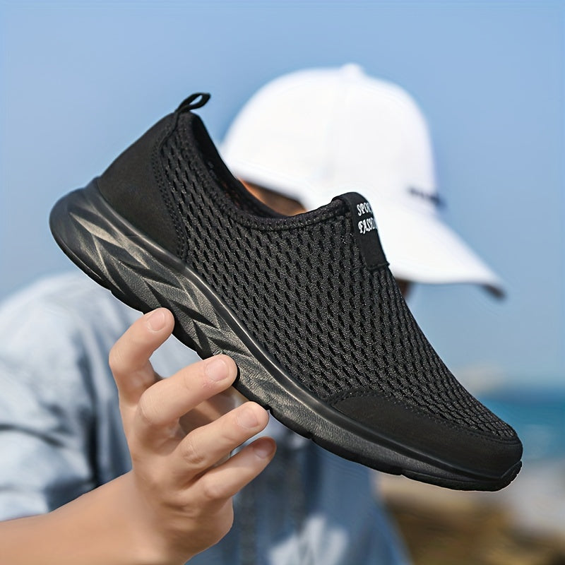 Lichtgewicht heren casual schoenen, slip-on model voor moeiteloos aan- en uittrekken.
