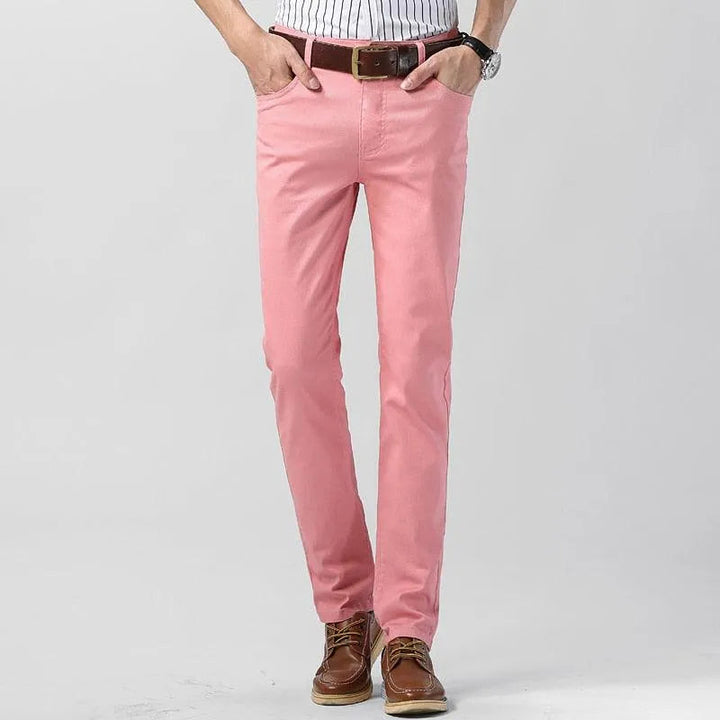 Trendy roze heren chino broek. Moderne pasvorm en comfortabel voor een stijlvolle, casual look. Zomer/winter.