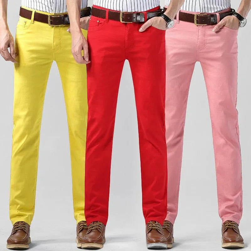 Trendy herenbroek in opvallende kleur. Deze comfortabele broek met moderne pasvorm is een must-have voor mannen.