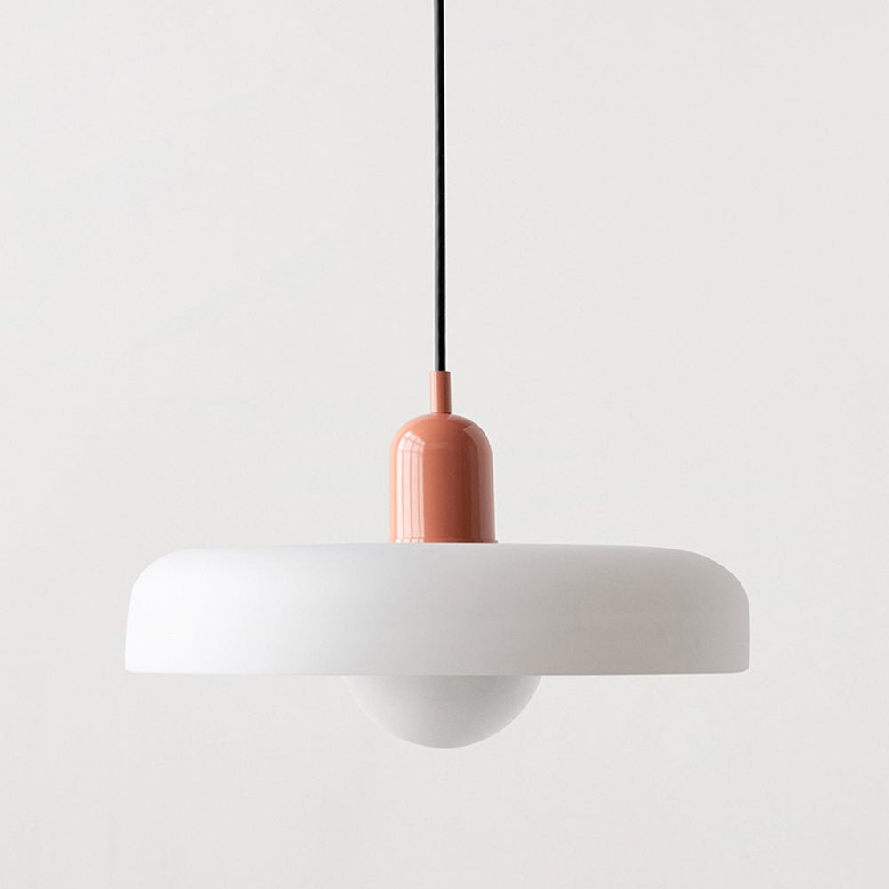 "Geometrische Bauhaus plafondlamp van glas in levendige kleuren, artistiek design voor moderne interieurs."