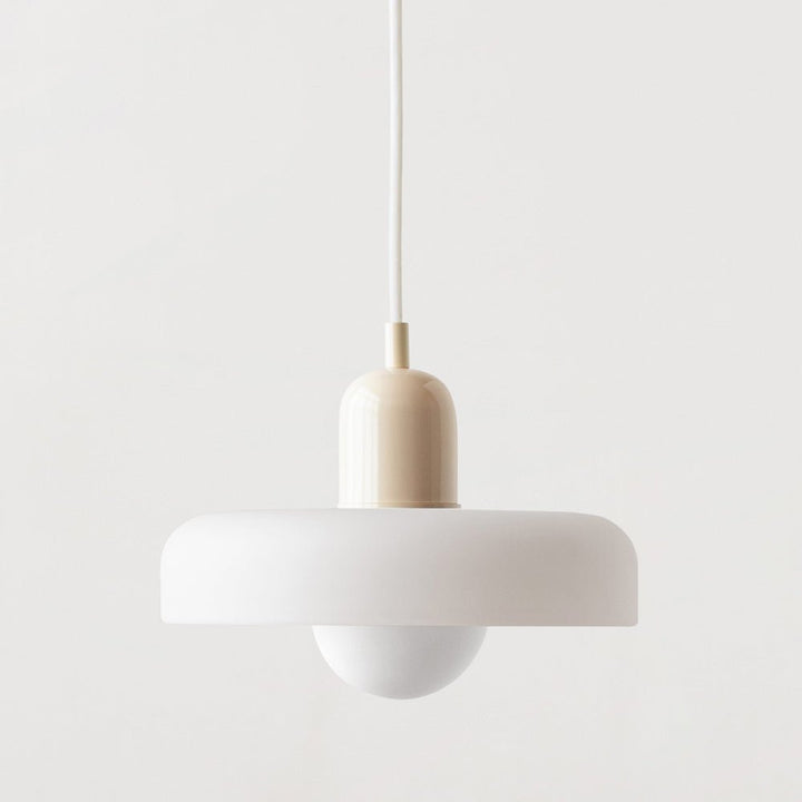 "Geometrische Bauhaus plafondlamp van glas in levendige kleuren, artistiek design voor moderne interieurs."