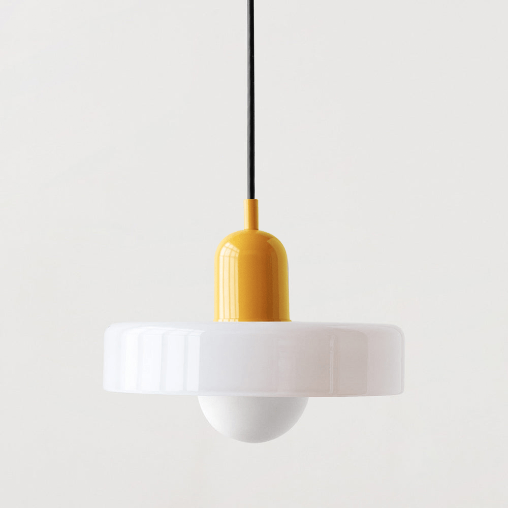 "Geometrische Bauhaus plafondlamp van glas in levendige kleuren, artistiek design voor moderne interieurs."