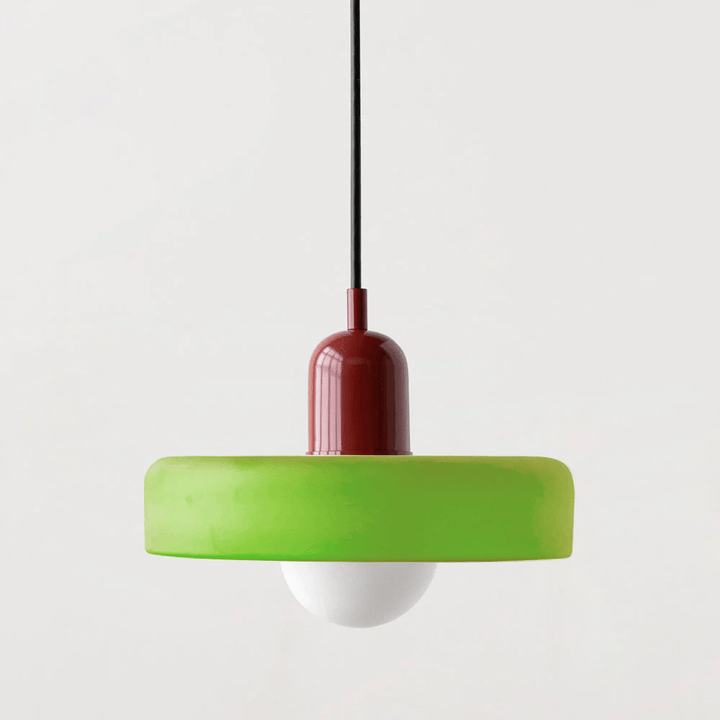 "Geometrische Bauhaus plafondlamp van glas in levendige kleuren, artistiek design voor moderne interieurs."