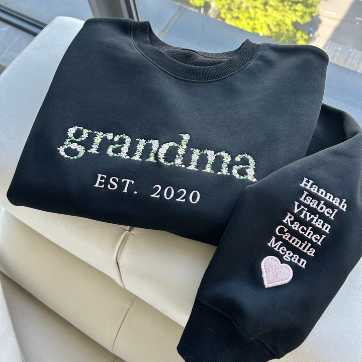 Comfortabele dames hoodie, perfect als gepersonaliseerd moederdagcadeau voor mama of oma met custom borduurwerk.