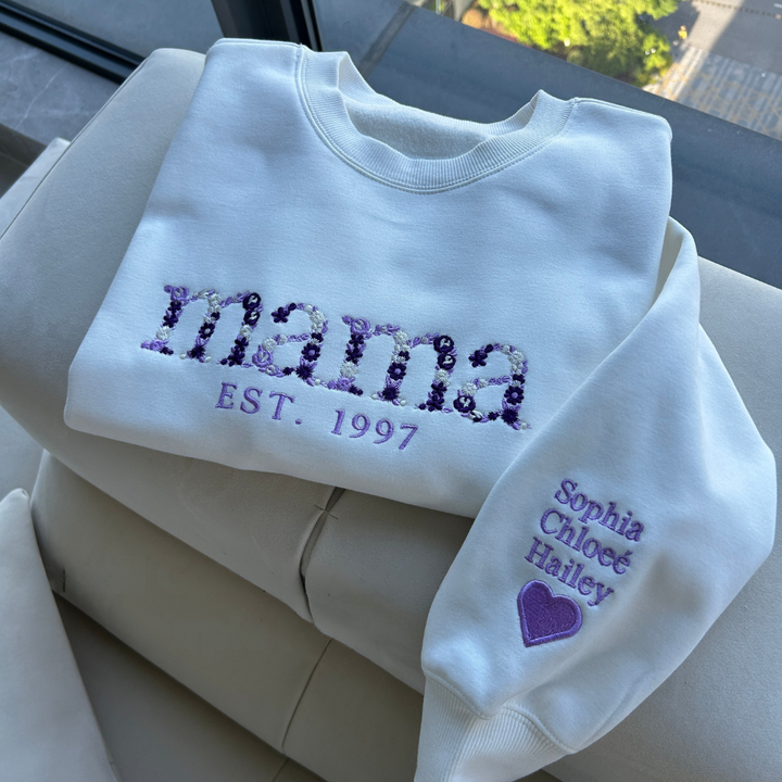 Stijlvol dames sweatshirt of hoodie met custom namen geborduurd, een liefdevol familie cadeau voor mama of oma.