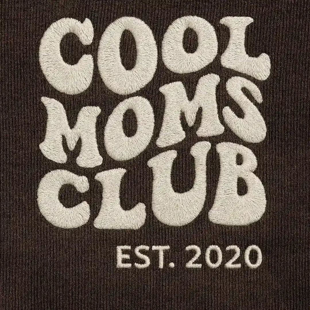 Dames kleding: T-shirt, sweatshirt of hoodie met uniek en gepersonaliseerd design. Comfortabel.