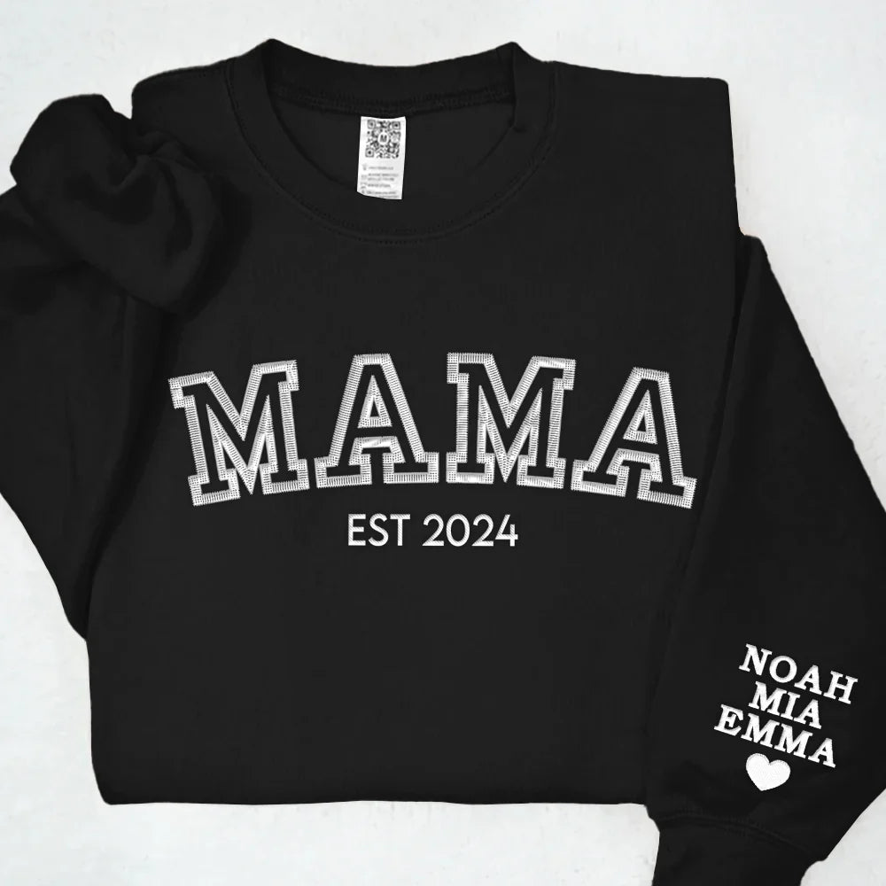 Gepersonaliseerd unisex T-shirt met geborduurde familienamen, uniek Moederdag cadeau.