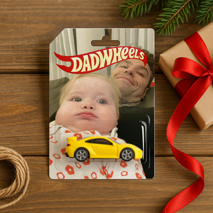 Gepersonaliseerde autoverpakking met eigen foto voor speelgoedauto; uniek cadeau voor elk moment.