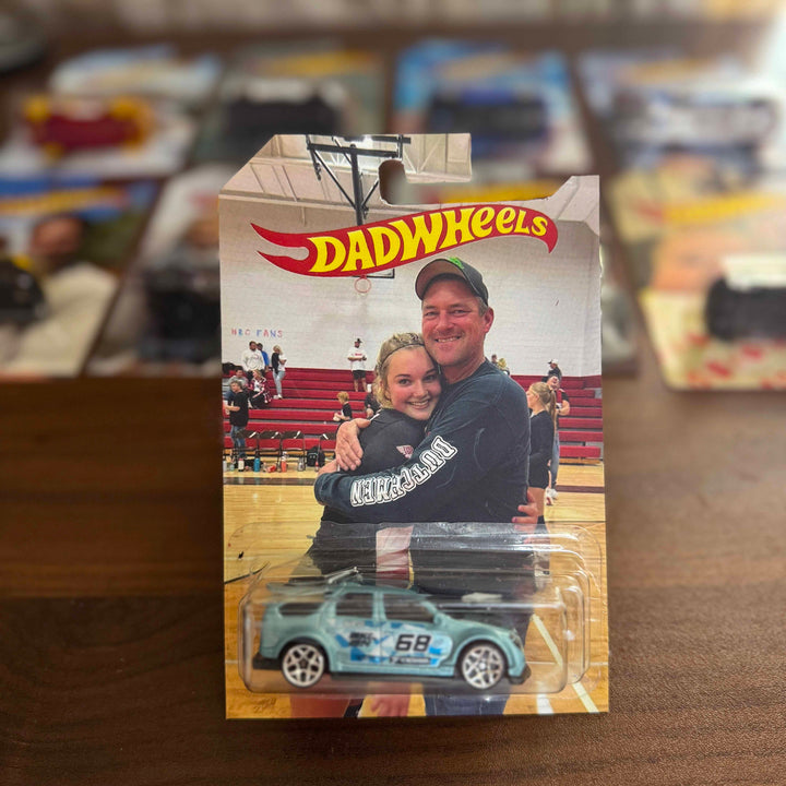 Unieke gepersonaliseerde geschenkdoos voor speelgoedauto's; inclusief foto, perfect voor een cadeau.