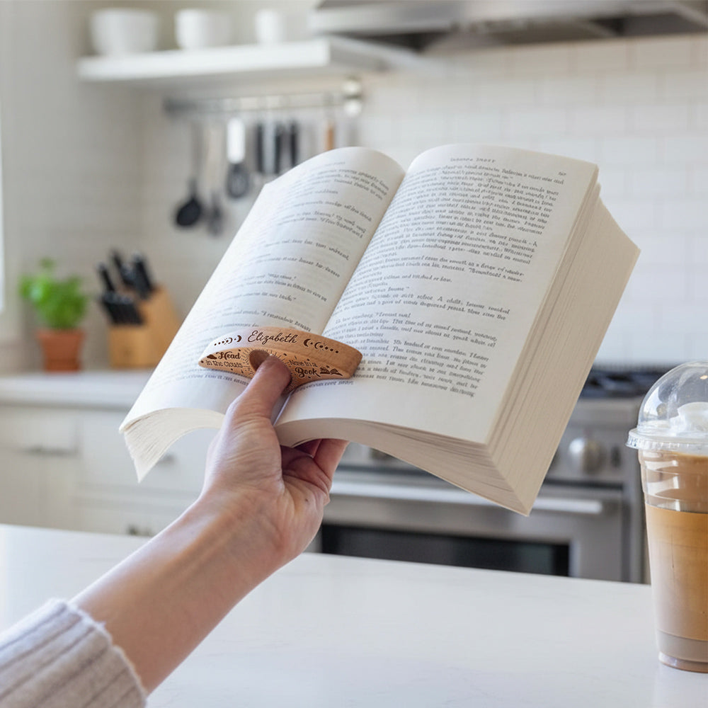 Gemakkelijke duimhouder om pagina's open te houden, bevordert ontspannen en pijnvrij lezen.