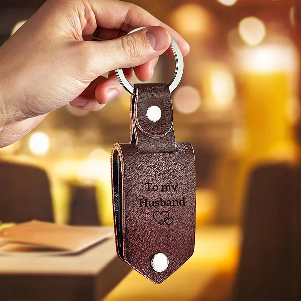 Leren sleutelhanger, gegraveerd aandenken voor geliefden, uniek gepersonaliseerd relatiegeschenk.
