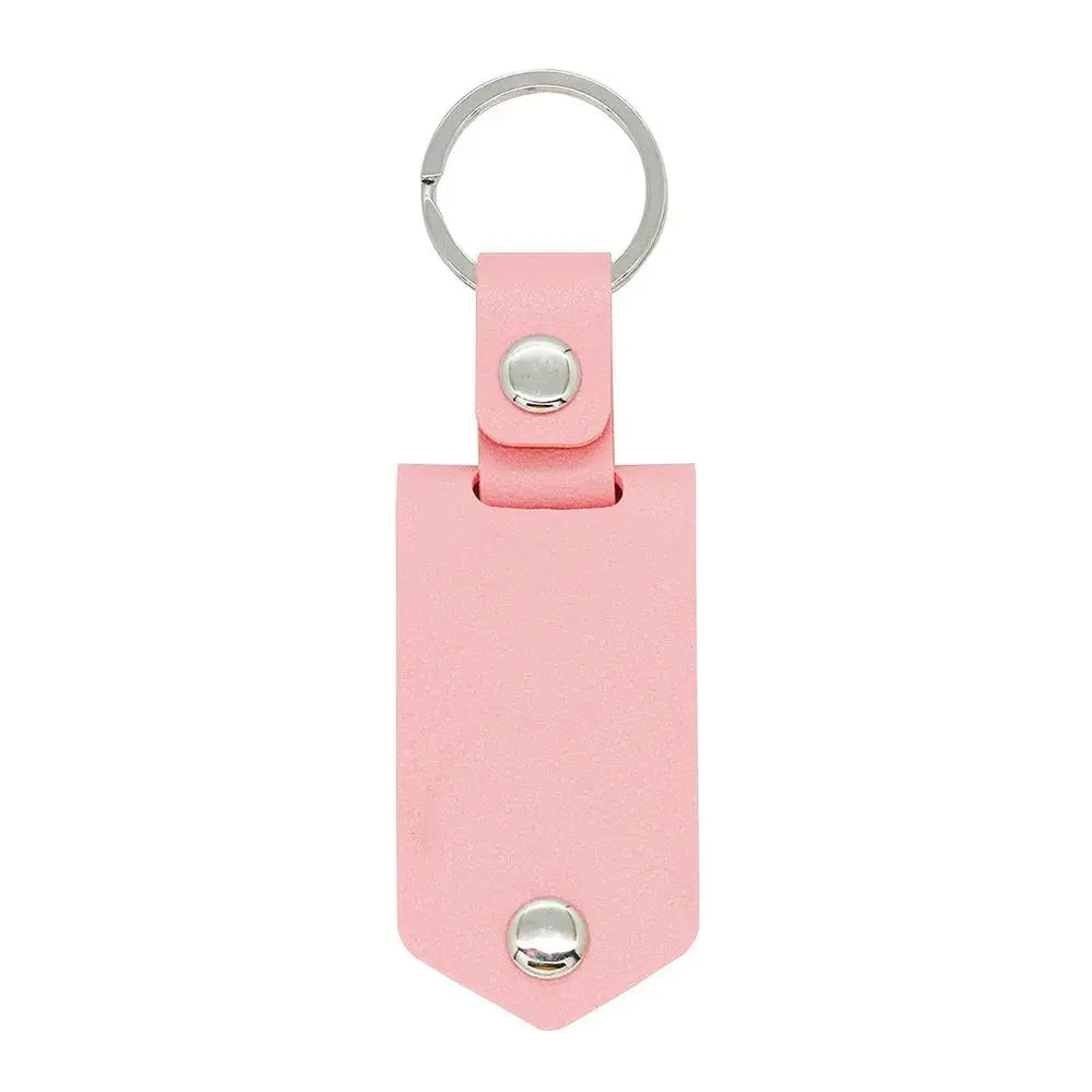 Duurzame leren sleutelhanger, gepersonaliseerd geschenk voor koppels, symbool van liefde.