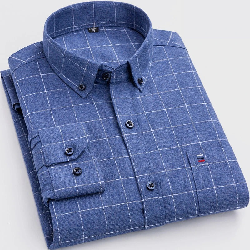 Comfortabel en stijlvol geruit herenoverhemd met lange mouwen, een trendy keuze voor dagelijkse herenmode.