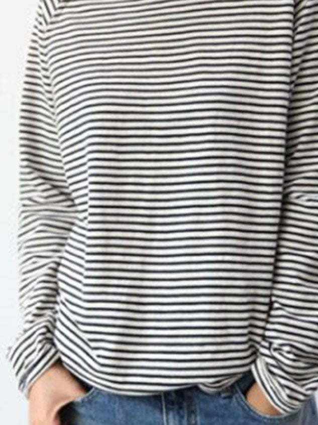 "Gestreepte longsleeve, casual relaxed fit, ronde hals, lange mouwen, ademend materiaal voor een comfortabele look."