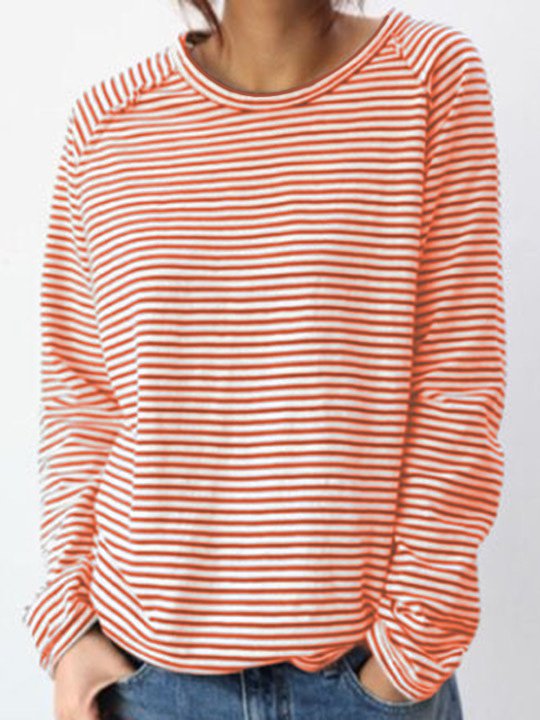 "Gestreepte longsleeve, casual relaxed fit, ronde hals, lange mouwen, ademend materiaal voor een comfortabele look."